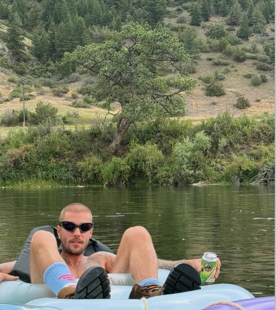 拍攝《YUKON》MV時順道玩水輕鬆下。