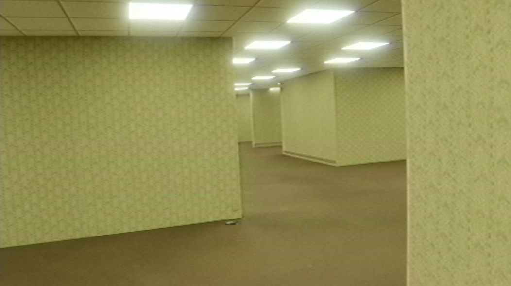 另一可怕之處是空無一人,但偶爾會聽到有物體迫近的聲音。