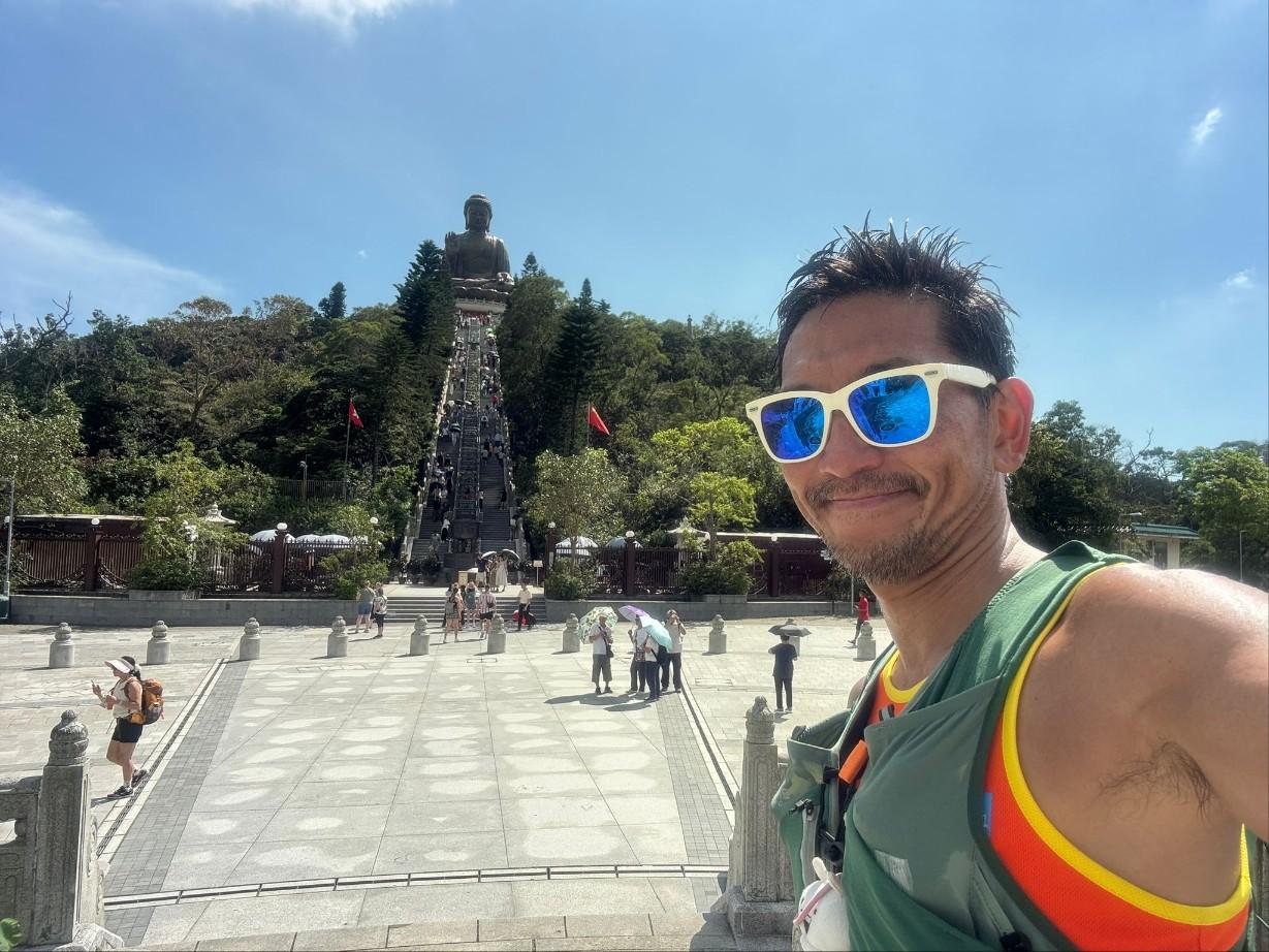 萬里無雲,烈陽大佛。