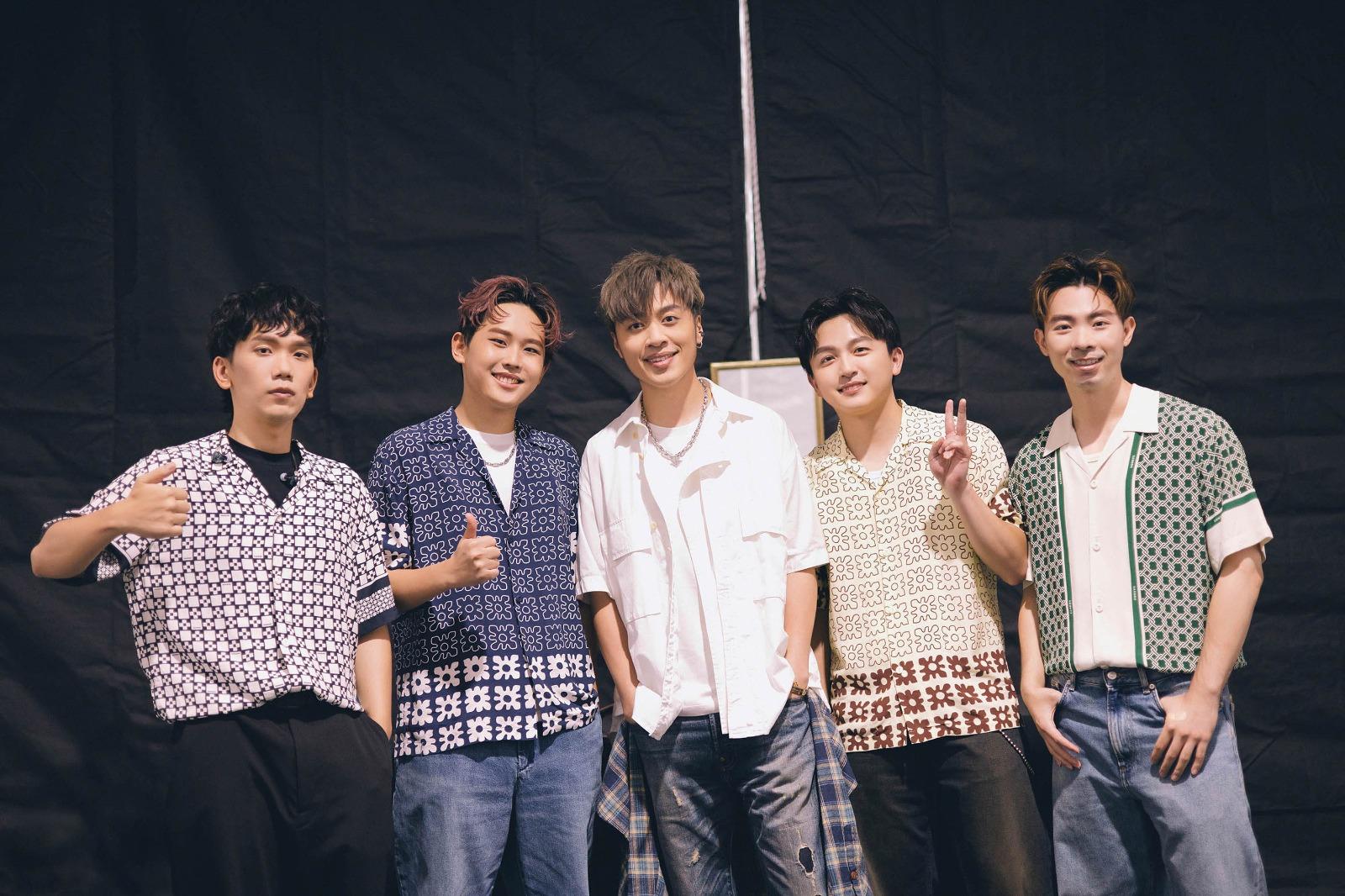 AP與台灣人氣男團理想混蛋同台合唱,這是兩組藝人的首次合作。