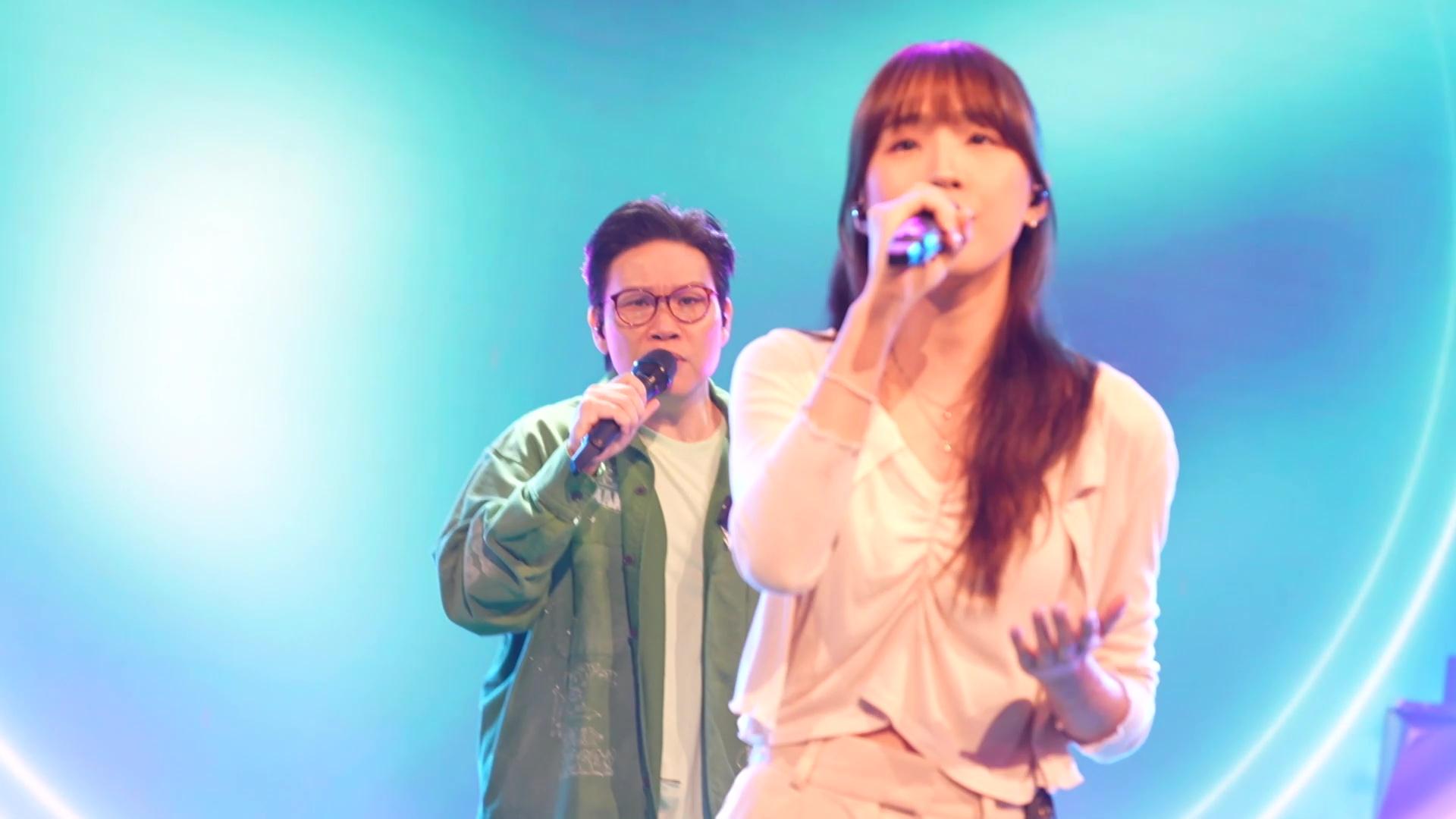 Jenny、阿公獻唱《來夜方長》。