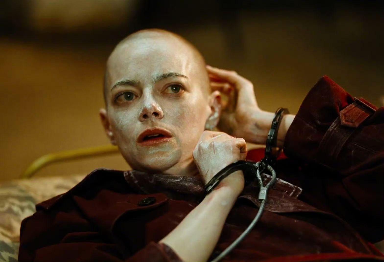 愛瑪史東今次造型破格,為電影犧牲靚樣。