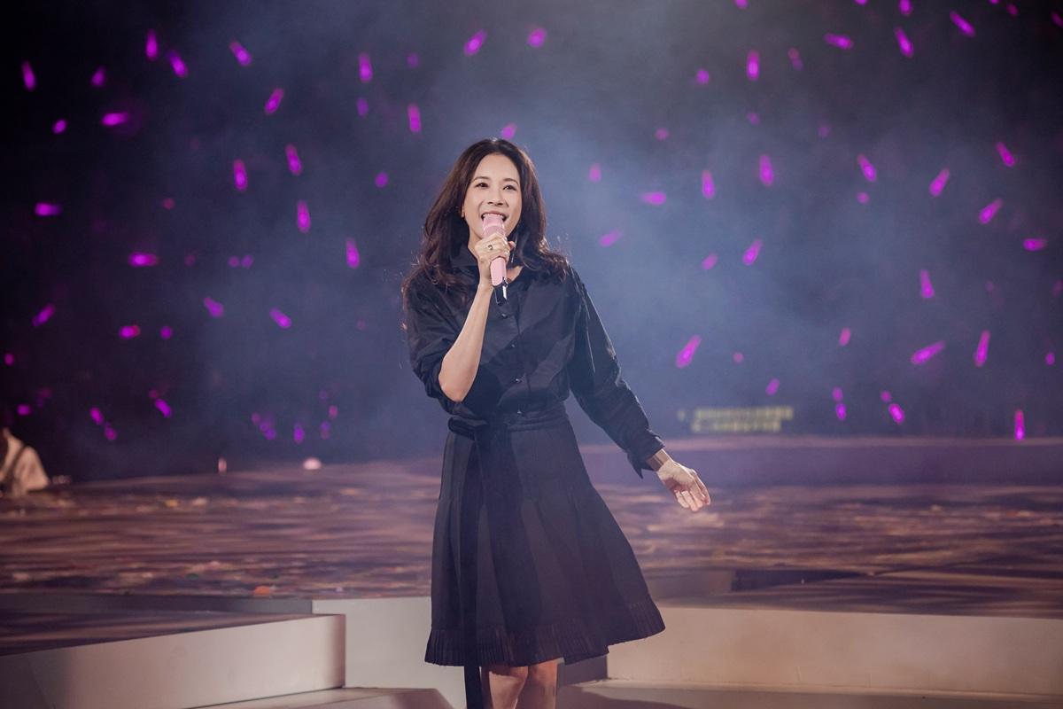 林家謙演唱會|莫文蔚為全裸封面碟簽名 家謙:我下隻碟會咁影