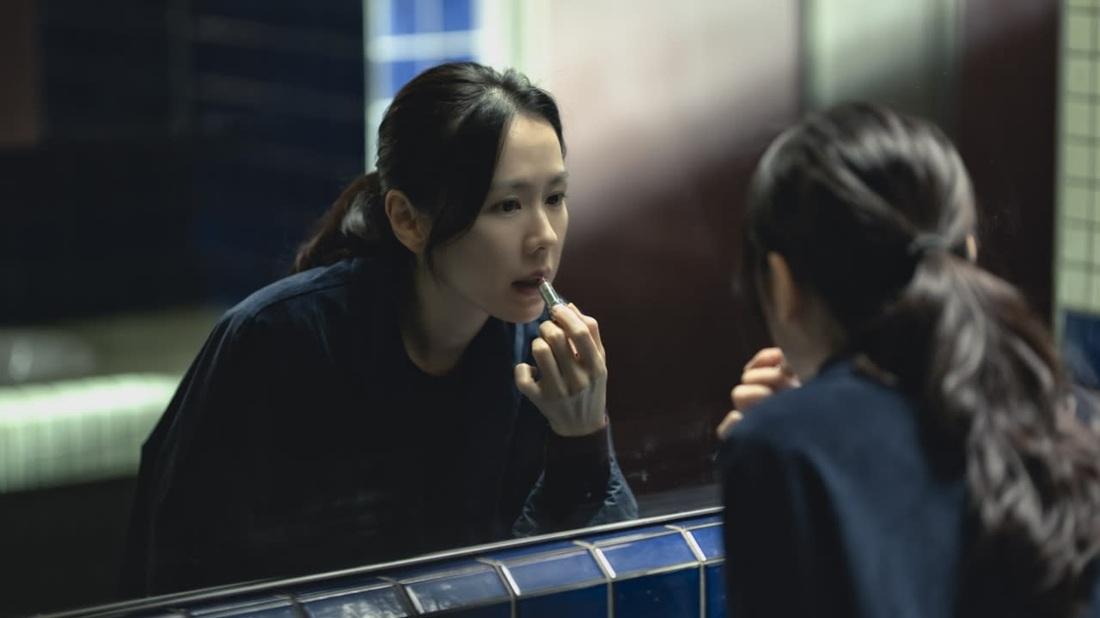 孫藝真在片中飾演李秉憲太太。