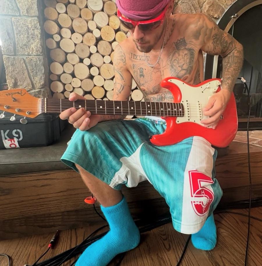 近來的照片明顯色彩多了。