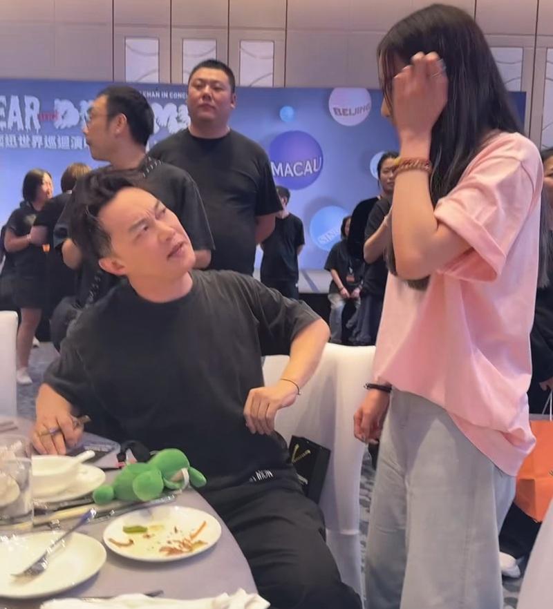 陳奕迅細聽心聲 擁抱陪伴182場演出的舞者