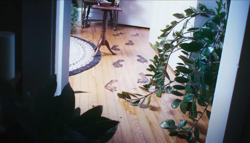 老屋內留下惡靈的血印。