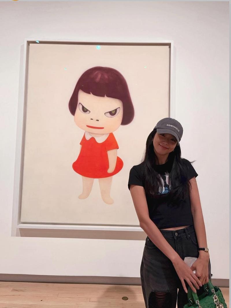 Jisoo@BLACKPINK參觀奈良美智展 奈良回應:佢好認真睇 超開心