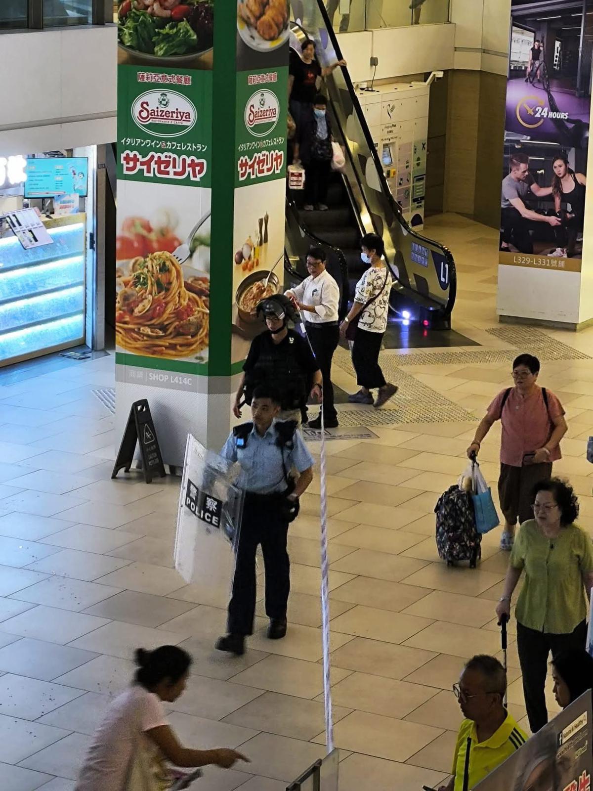 屯門良景廣場發生斬人案。(網上圖片)