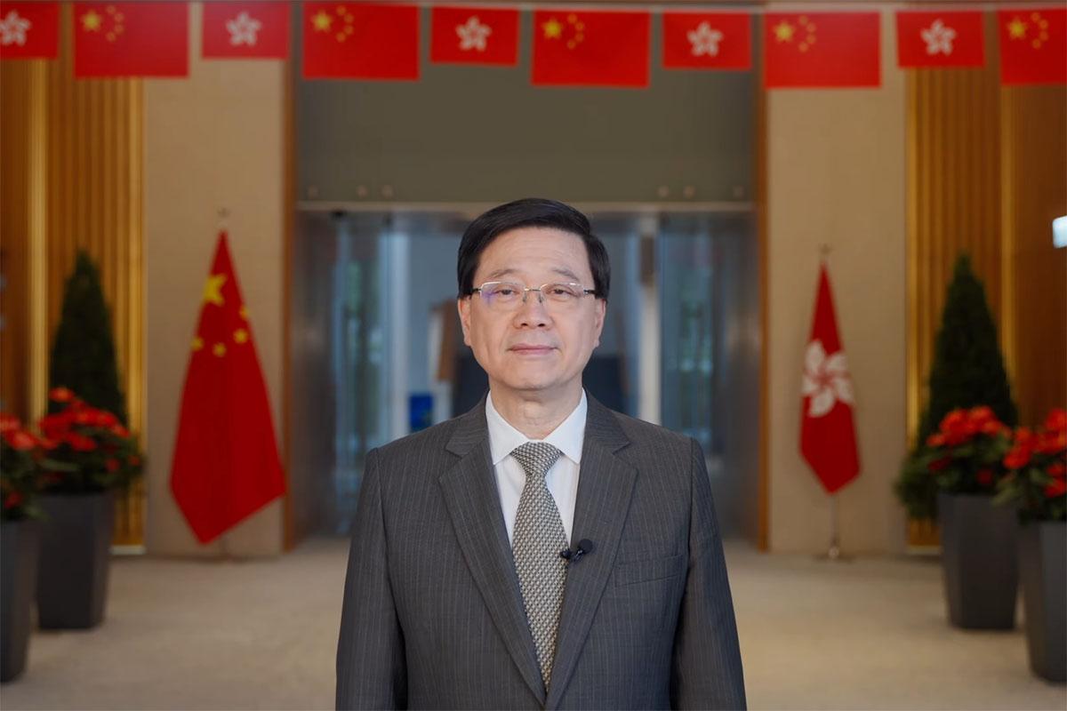 李家超已就新一份《施政報告》收到逾6,900份意見。(李家超FB影片截圖)