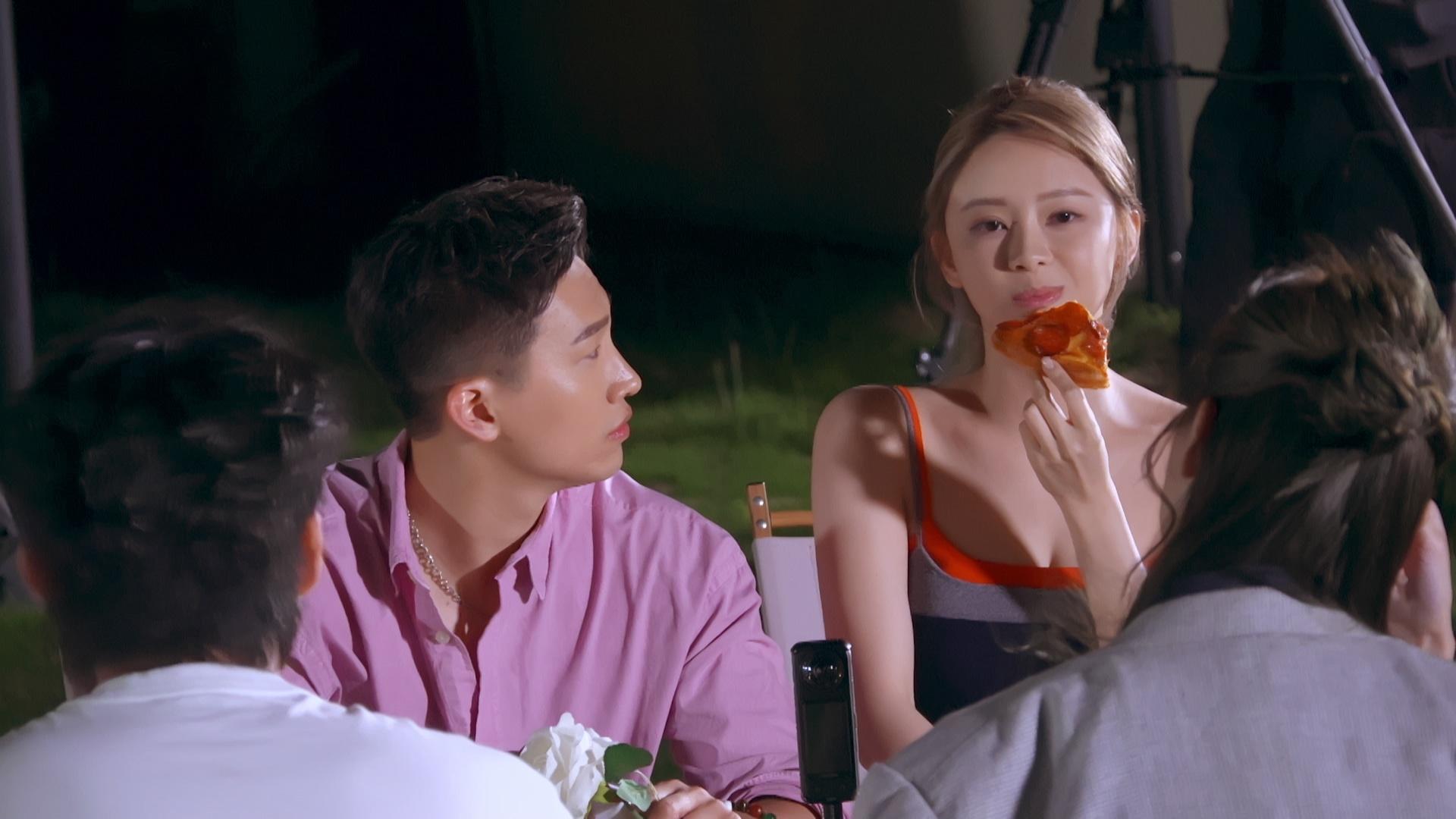 Sophie呷醋豬「質問」GM,嚇到GM呆一呆。