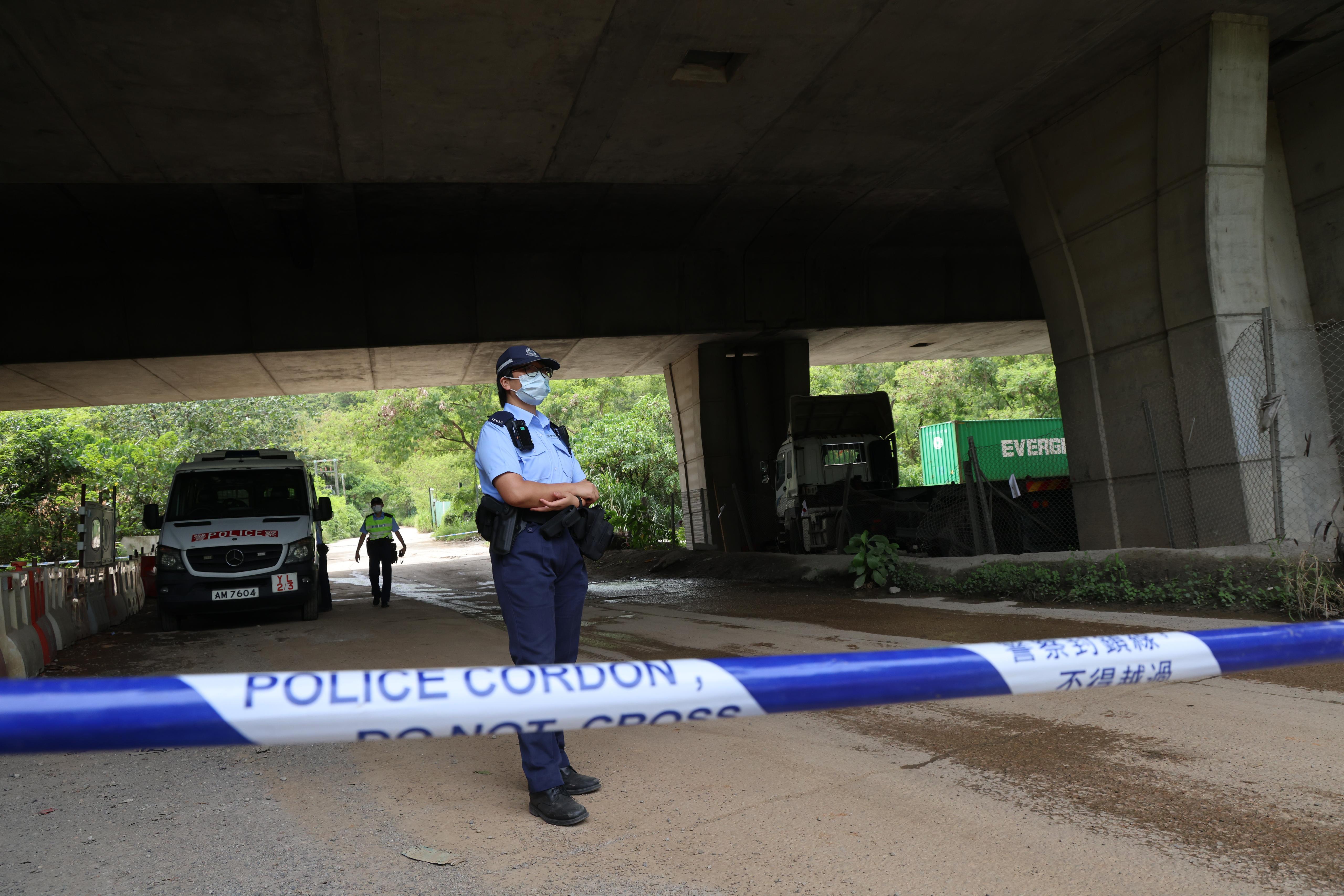 警方繼續調查屯門亦園路附近一名男子昏迷倒卧橋底,其後證實死亡的案件,現列作謀殺案處理。