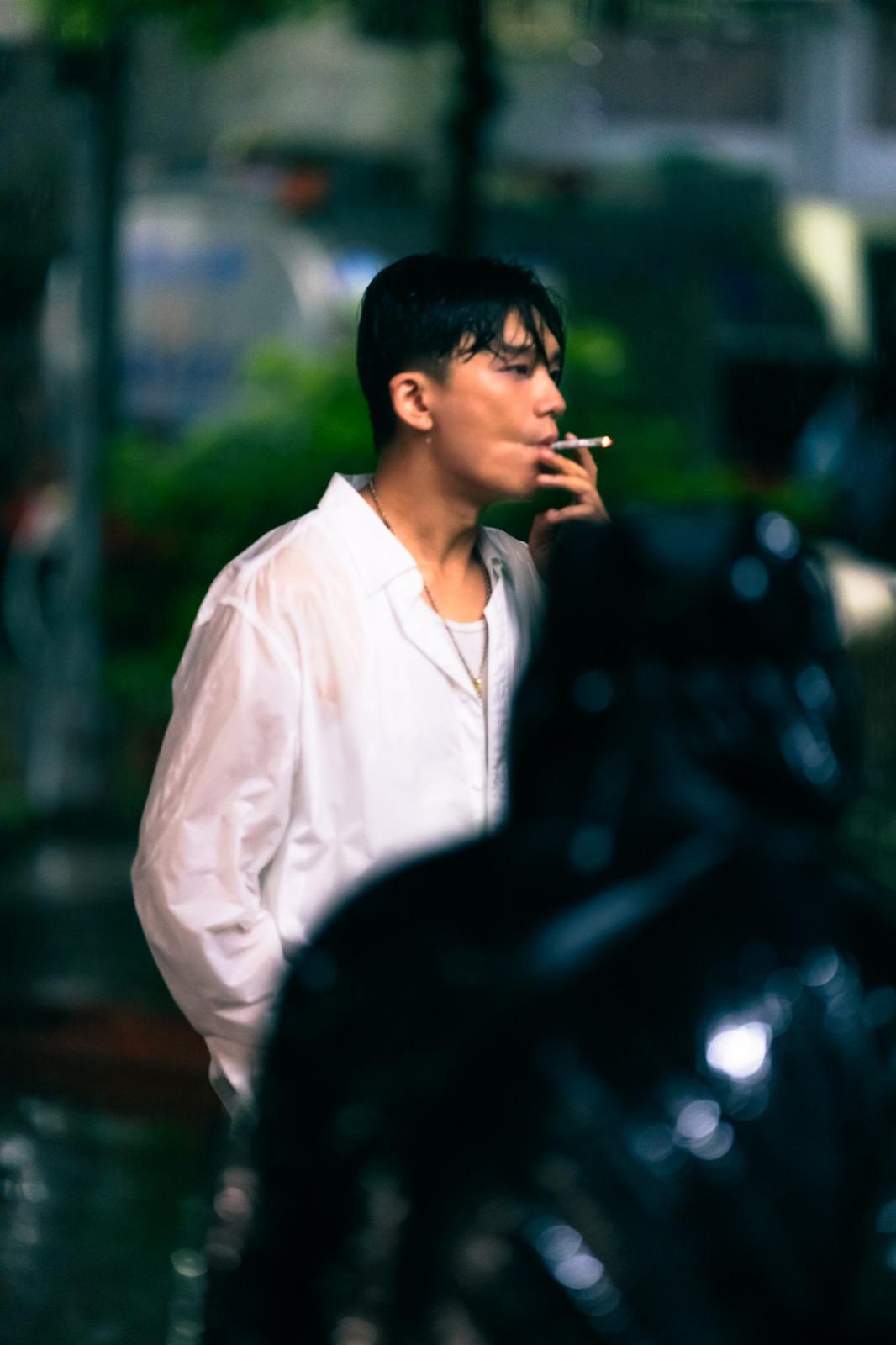 小野勁爽快,一口答應拍今次MV。