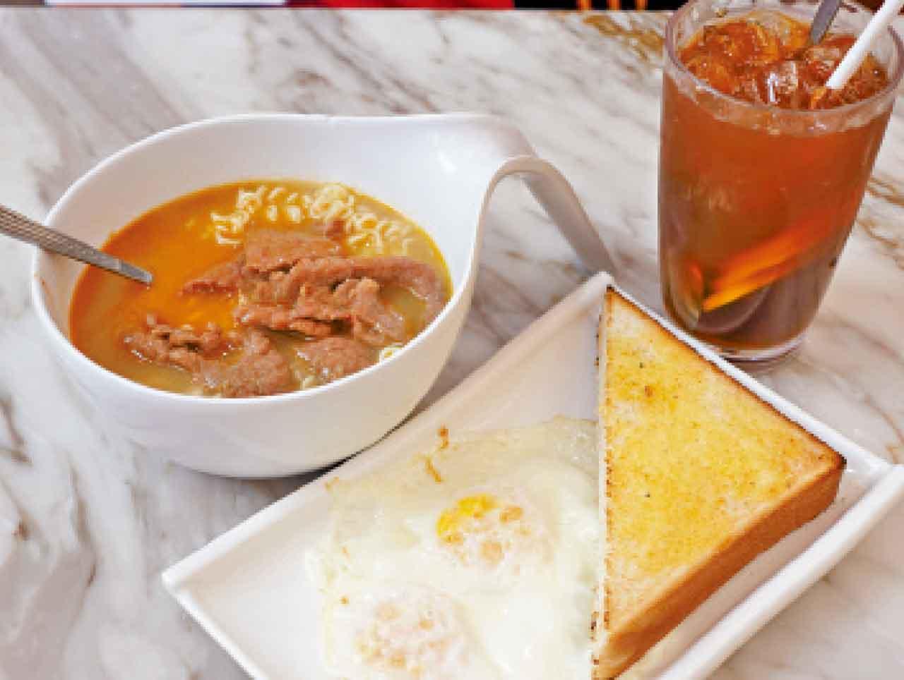 常餐包一碗沙爹牛肉麵,煎雙蛋,牛油多士及飲品。($47,凍飲加$3)