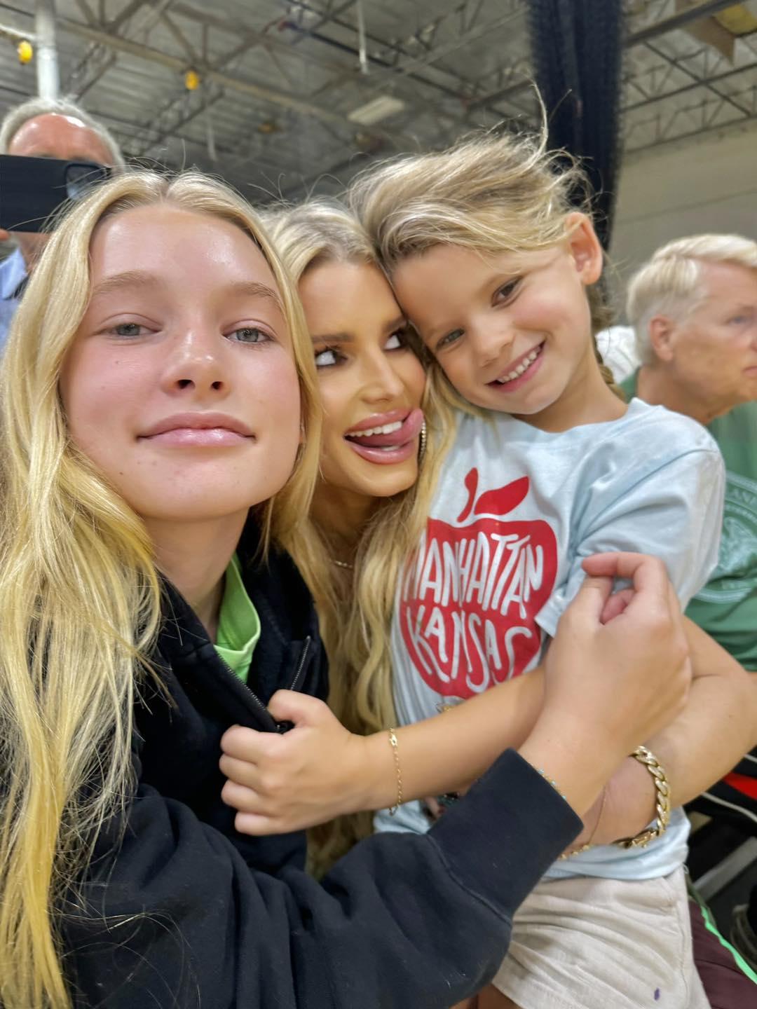 Jessica Simpson非常愛錫子女,一有時間就陪伴他們。