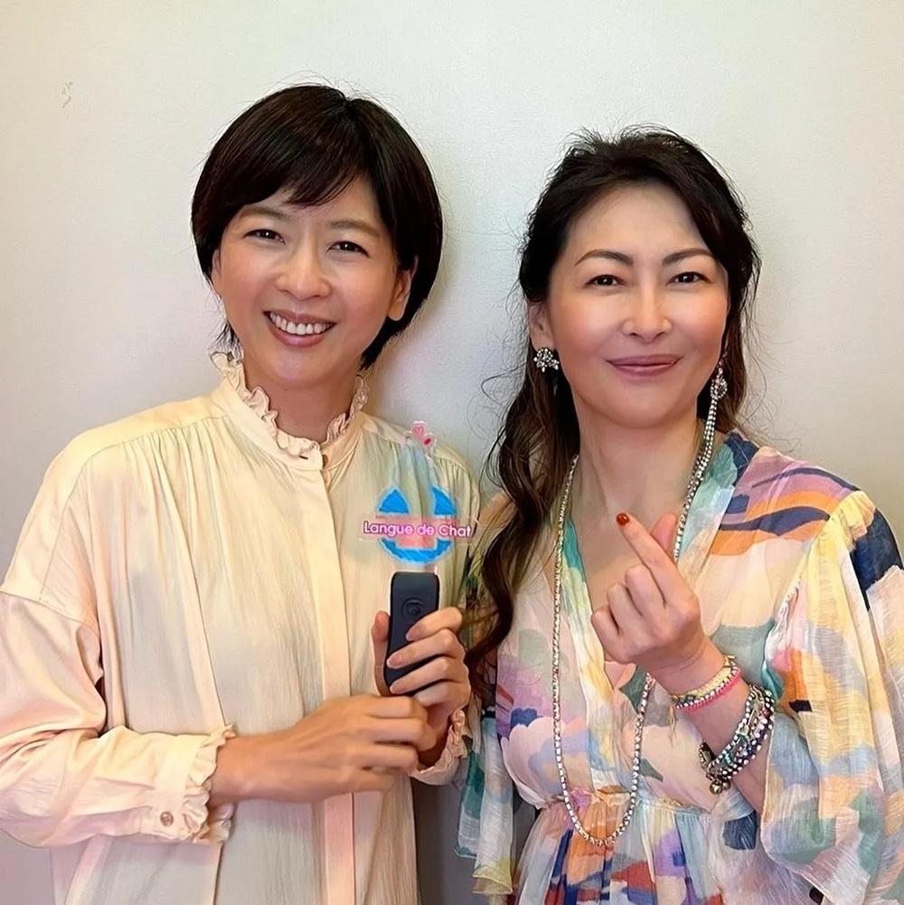 中山忍與姊姊感情要好。