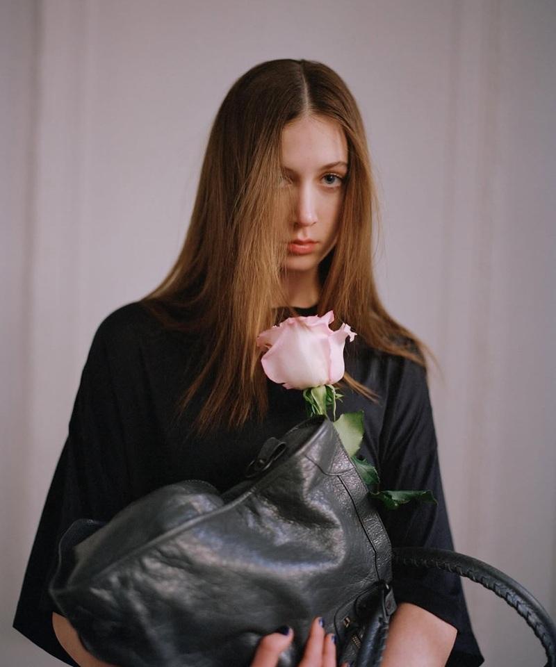 妮歌潔曼17歲女兒首登雜誌封面