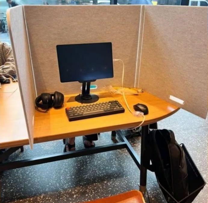 星巴克變共享辦公室 顧客帶桌面電腦打印機 南韓出招禁攜大型設備