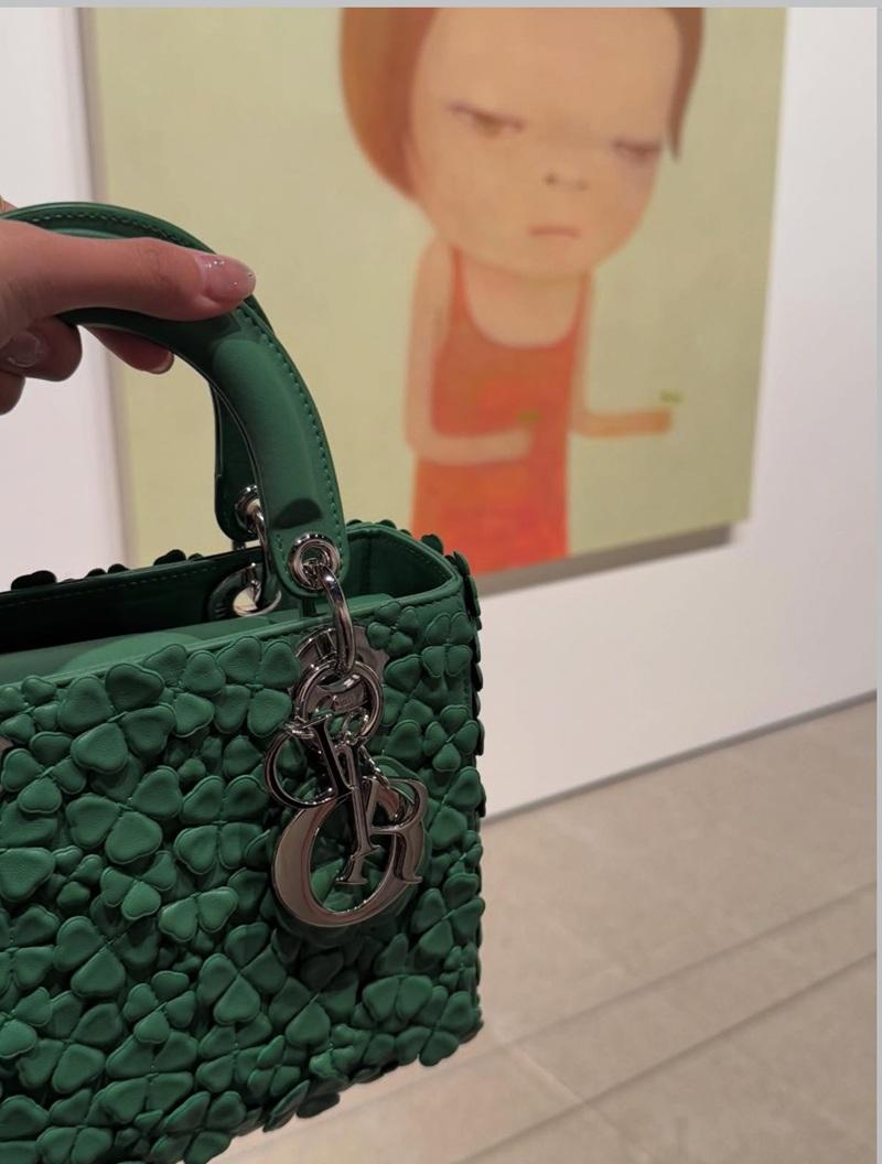 Jisoo@BLACKPINK參觀奈良美智展 奈良回應:佢好認真睇 超開心