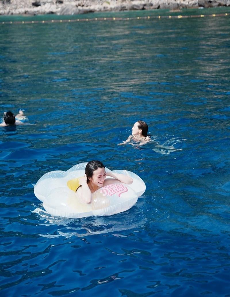 JW晒三點式全女班去意大利開嬉水派對