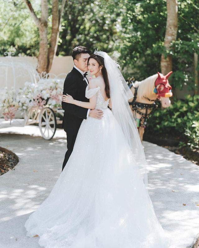 何依婷(Regina)前年與富二代男友Cedric結婚。