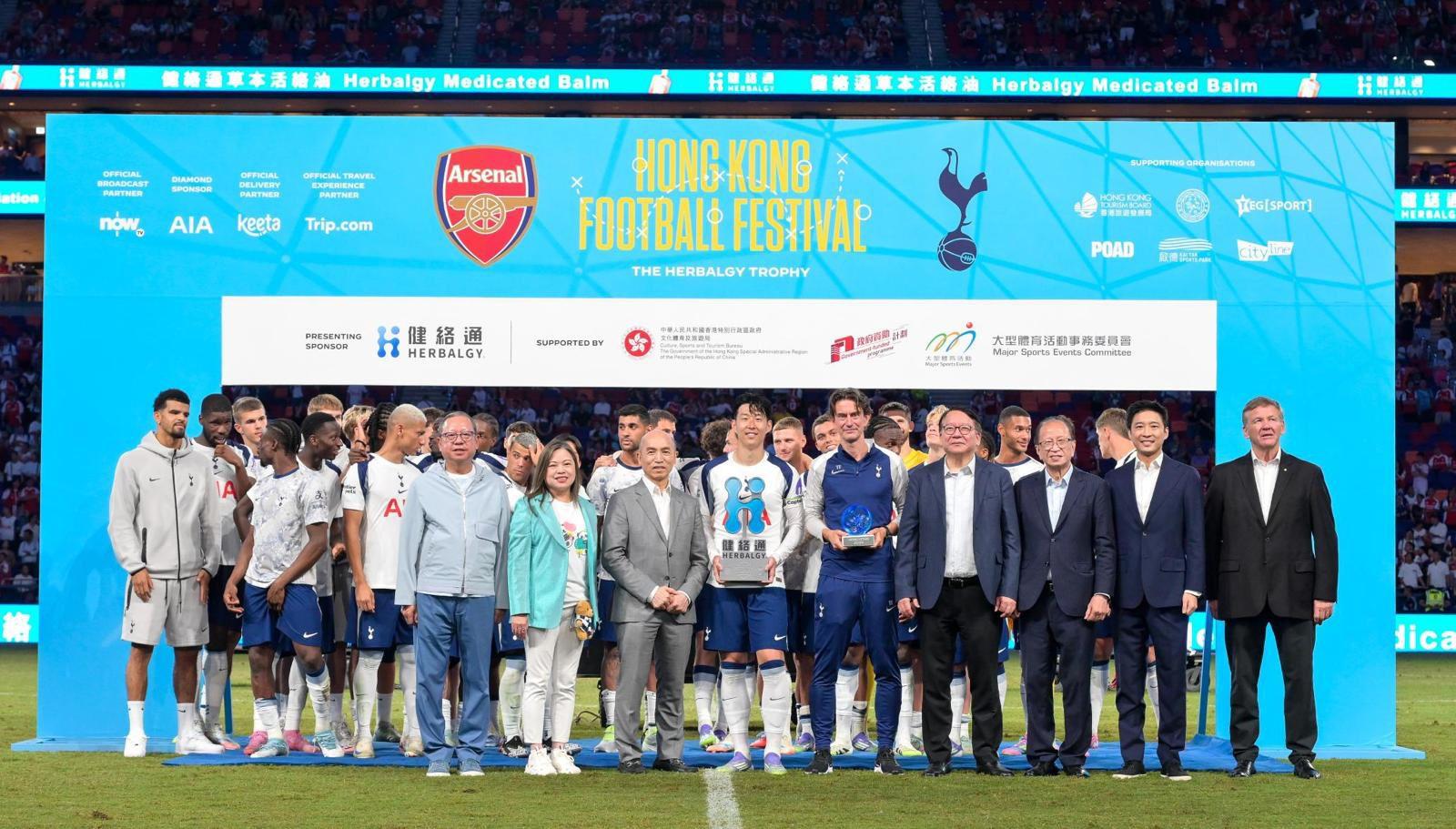 文化體育及旅遊局局長羅淑佩在社交專頁形容,在啟德體育園舉行的「北倫敦打吡」阿仙奴對熱刺賽事,氣氛超級澎湃(羅淑佩fb)