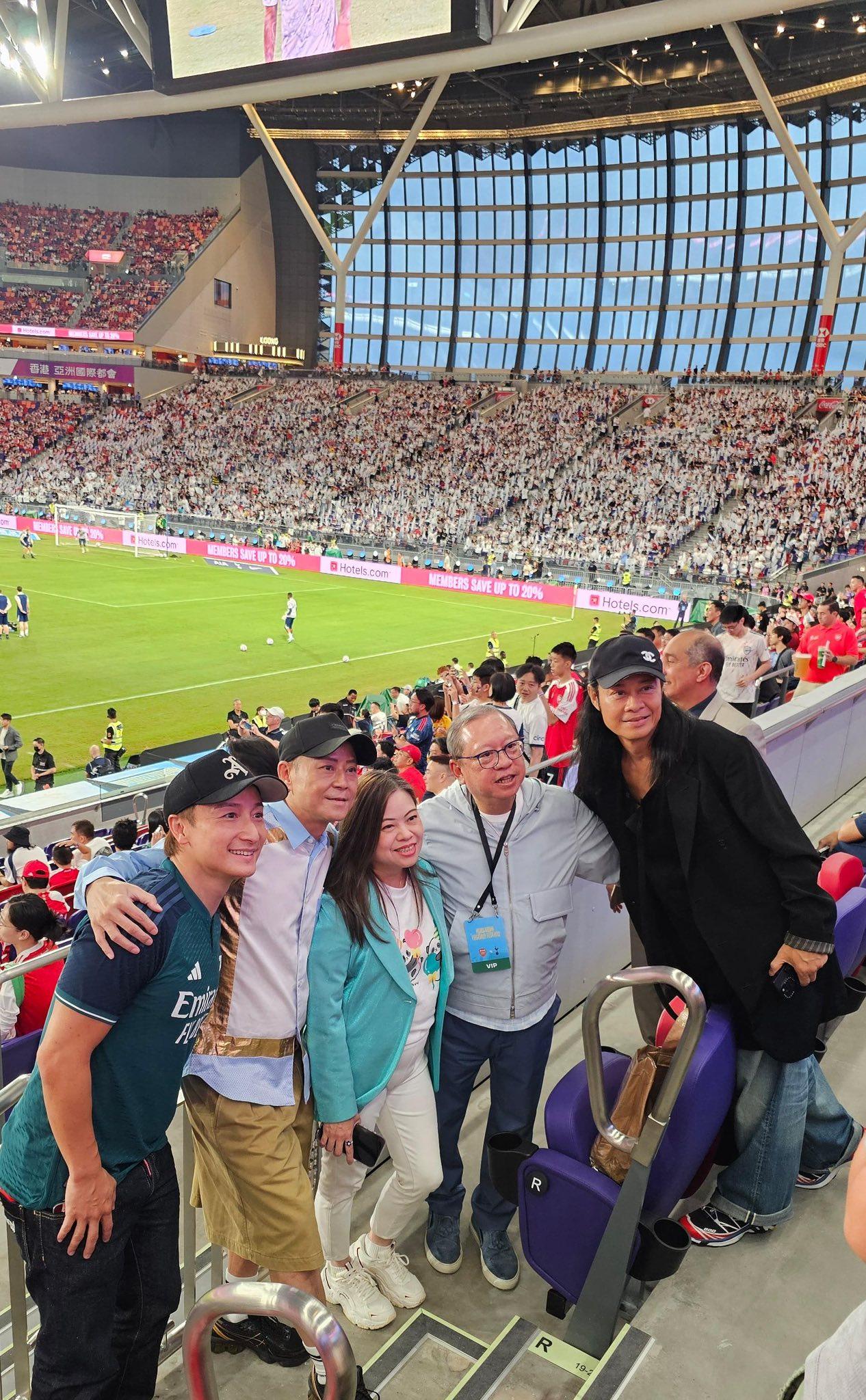 文化體育及旅遊局局長羅淑佩在社交專頁形容,在啟德體育園舉行的「北倫敦打吡」阿仙奴對熱刺賽事,氣氛超級澎湃(羅淑佩fb)
