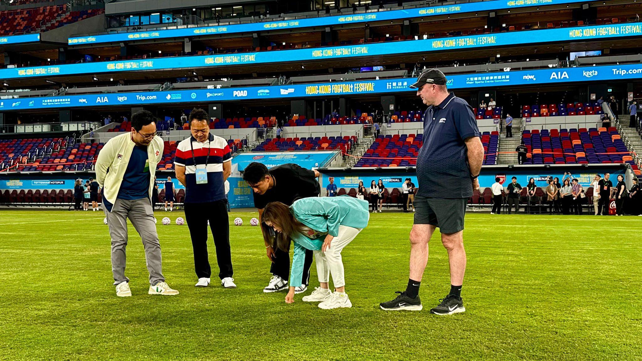 文化體育及旅遊局局長羅淑佩在社交專頁形容,在啟德體育園舉行的「北倫敦打吡」阿仙奴對熱刺賽事,氣氛超級澎湃(羅淑佩fb)