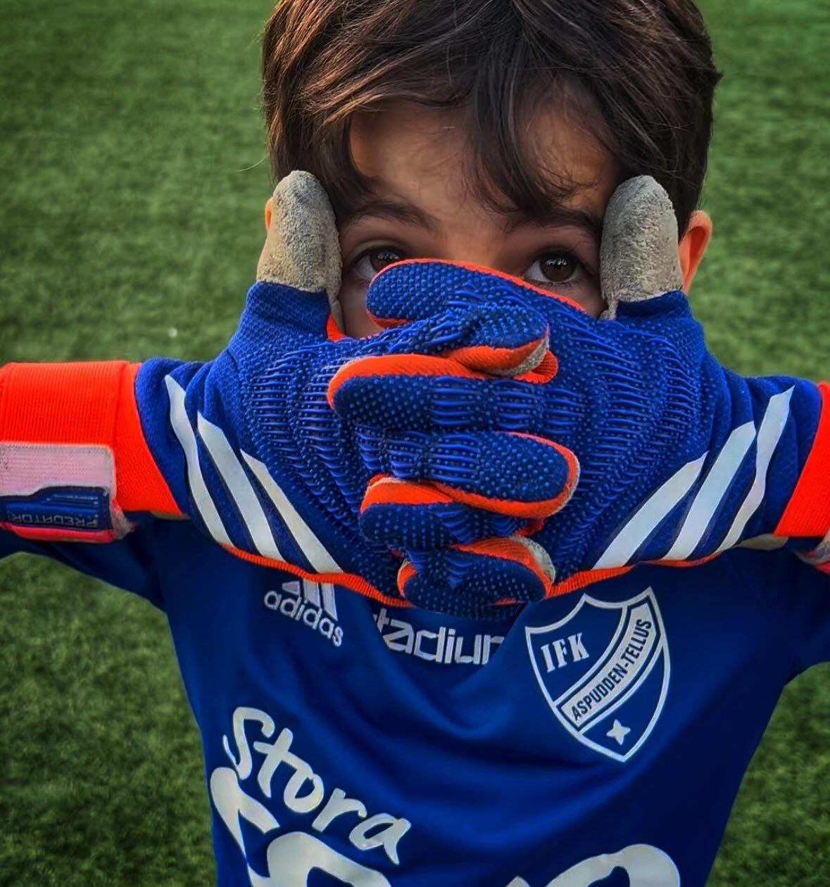 瑞典前鋒基奧基利斯(Viktor Gyokeres)曾效力IFK Aspudden-Tellus ,小將們都愛上瑞典神鋒的慶祝動作。