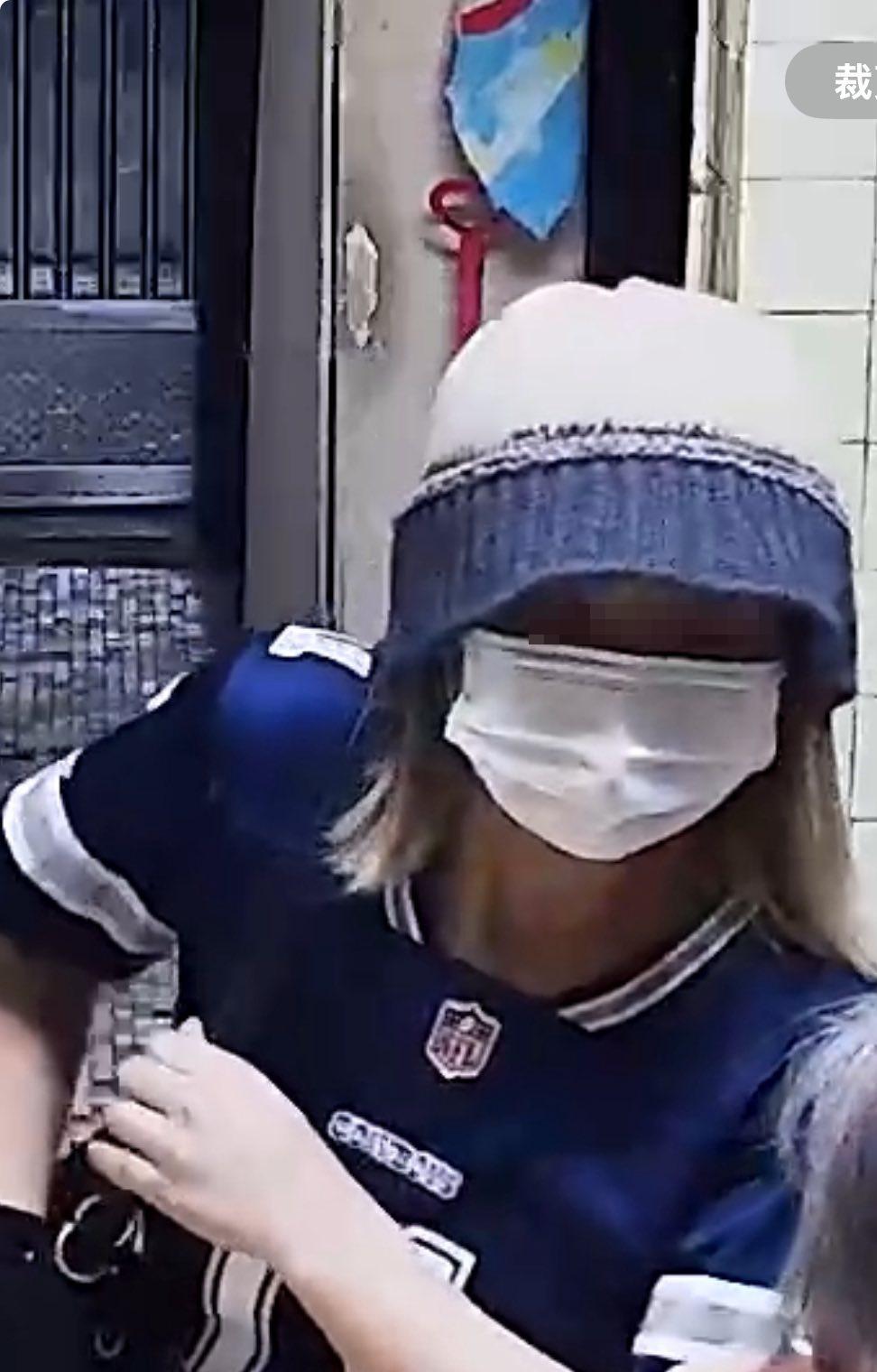 該名女子上門「收取」4萬元。(FB Ken Ng@「 香港失物報失及認領群組 」)