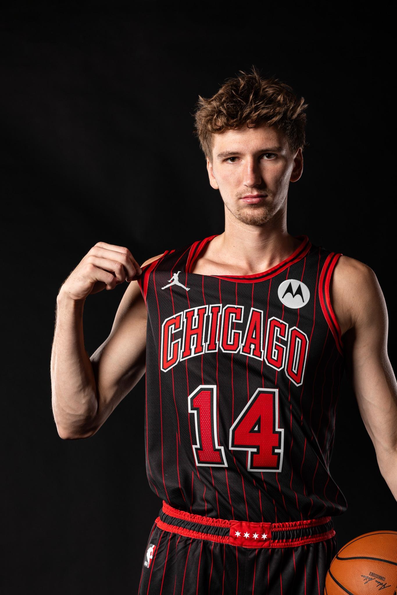 芝加哥公牛2025/2026球衣。(公牛FB)