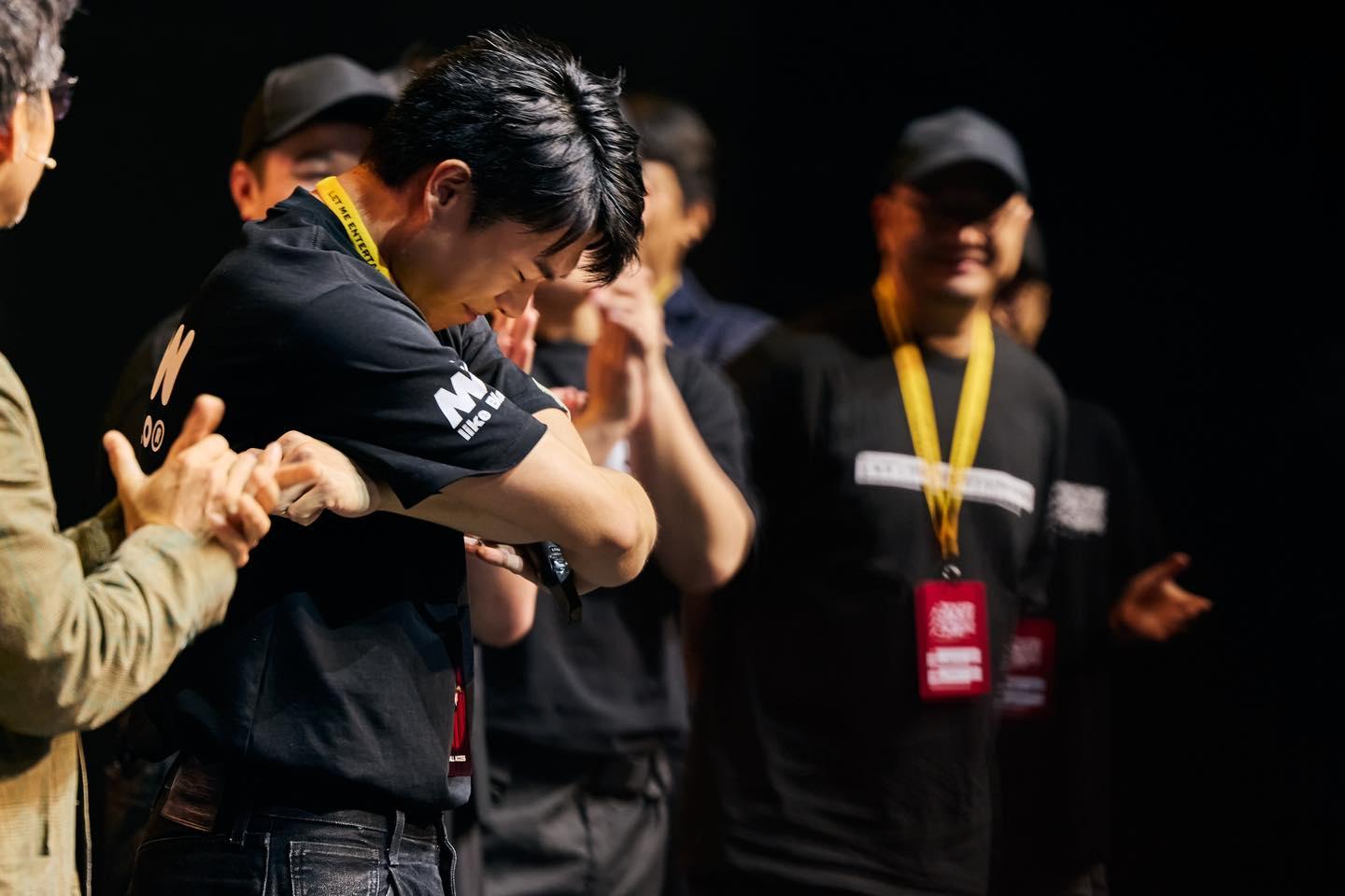 柯煒林雖然沒有上台,但有現身支持,精神不錯。