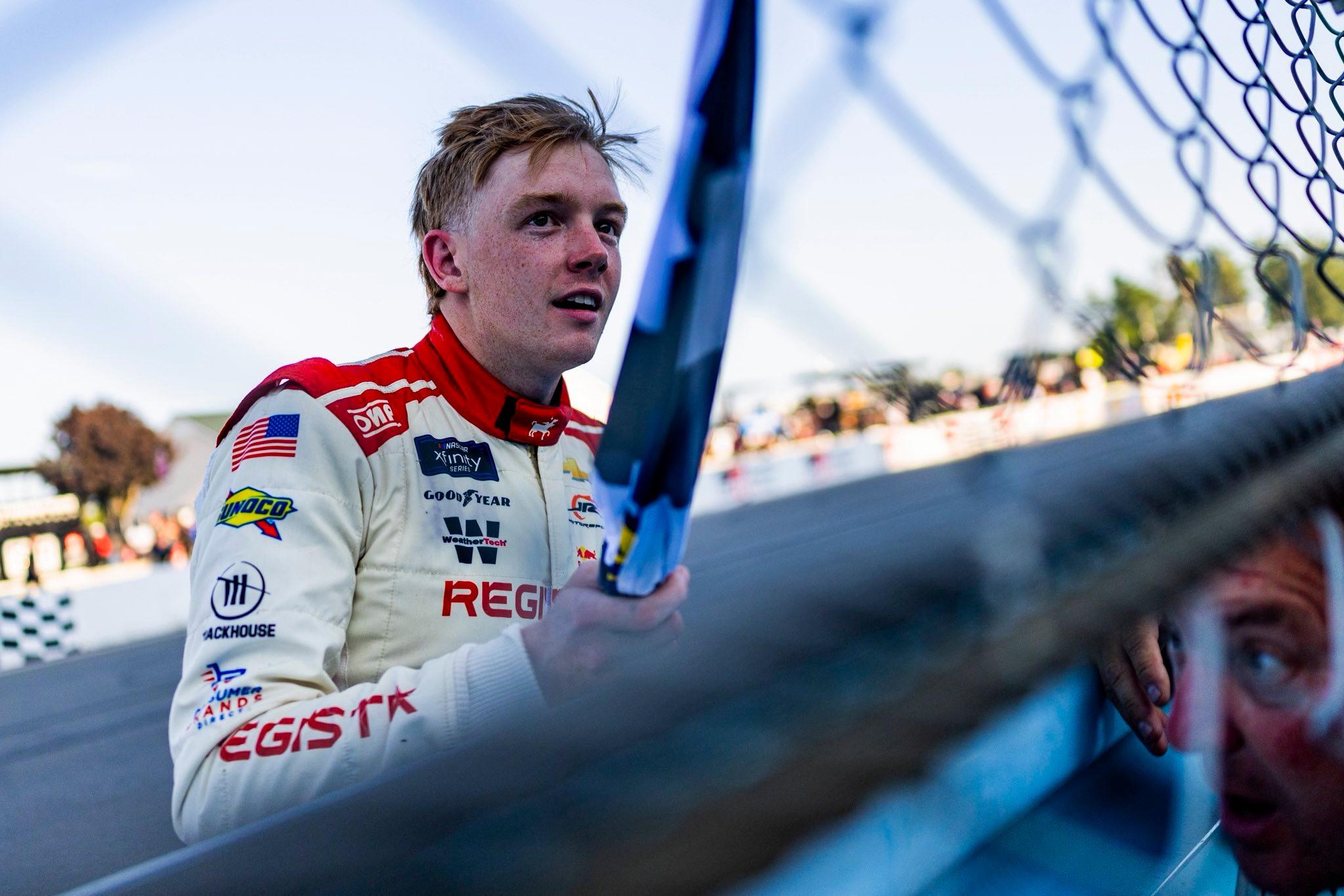 NASCAR車手施利殊(Connor Zilisch)在Facebook公布斷鎖骨傷勢,頭部無受傷。