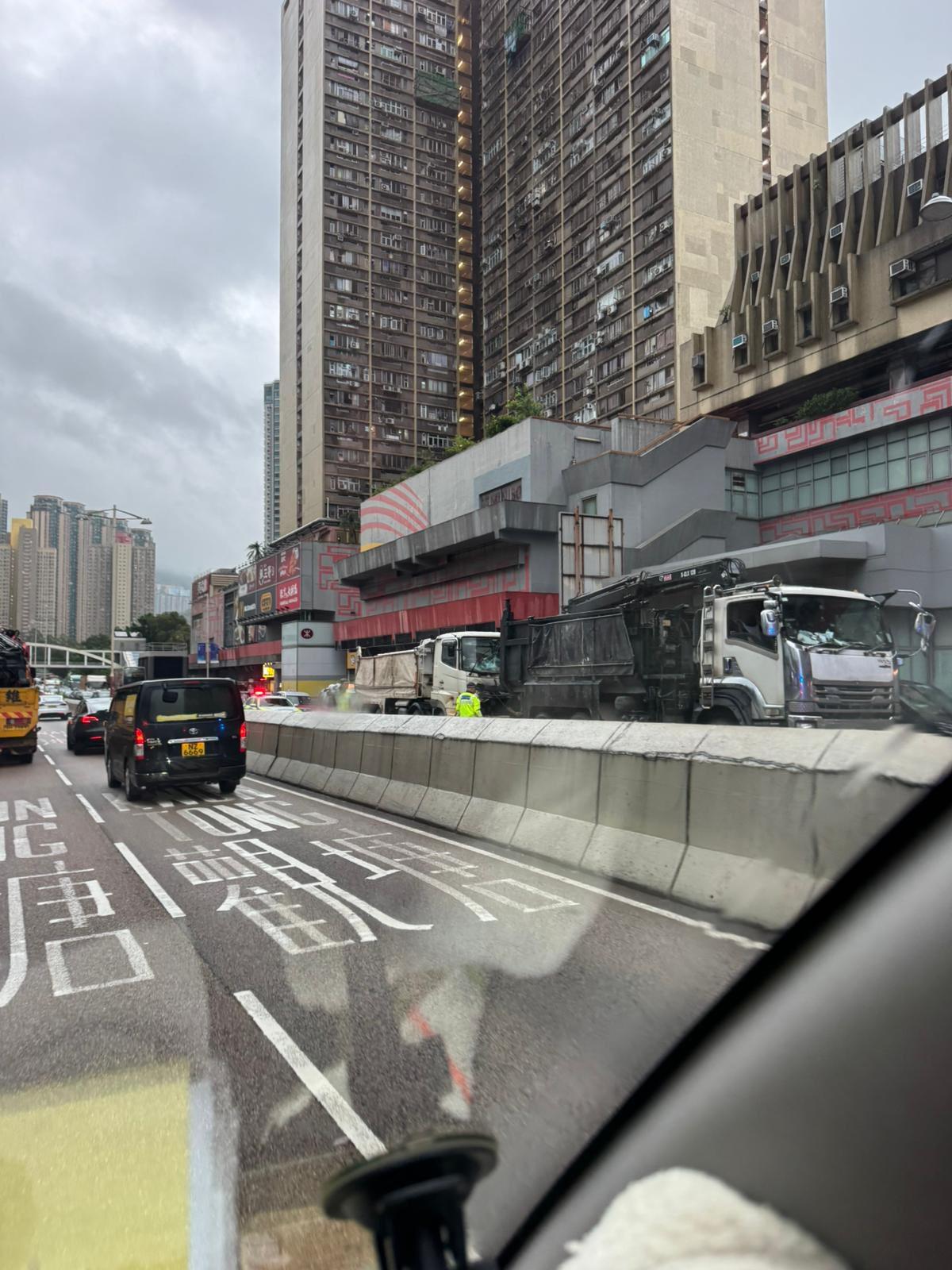 黃大仙龍翔道發生「串燒車禍」。(fb「車cam L(香港群組)」圖片)