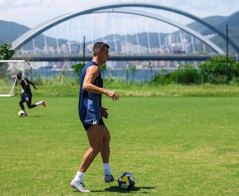 沙特超級盃|C朗拿度與艾納斯於將軍澳足球訓練中心操練。(艾納斯IG)