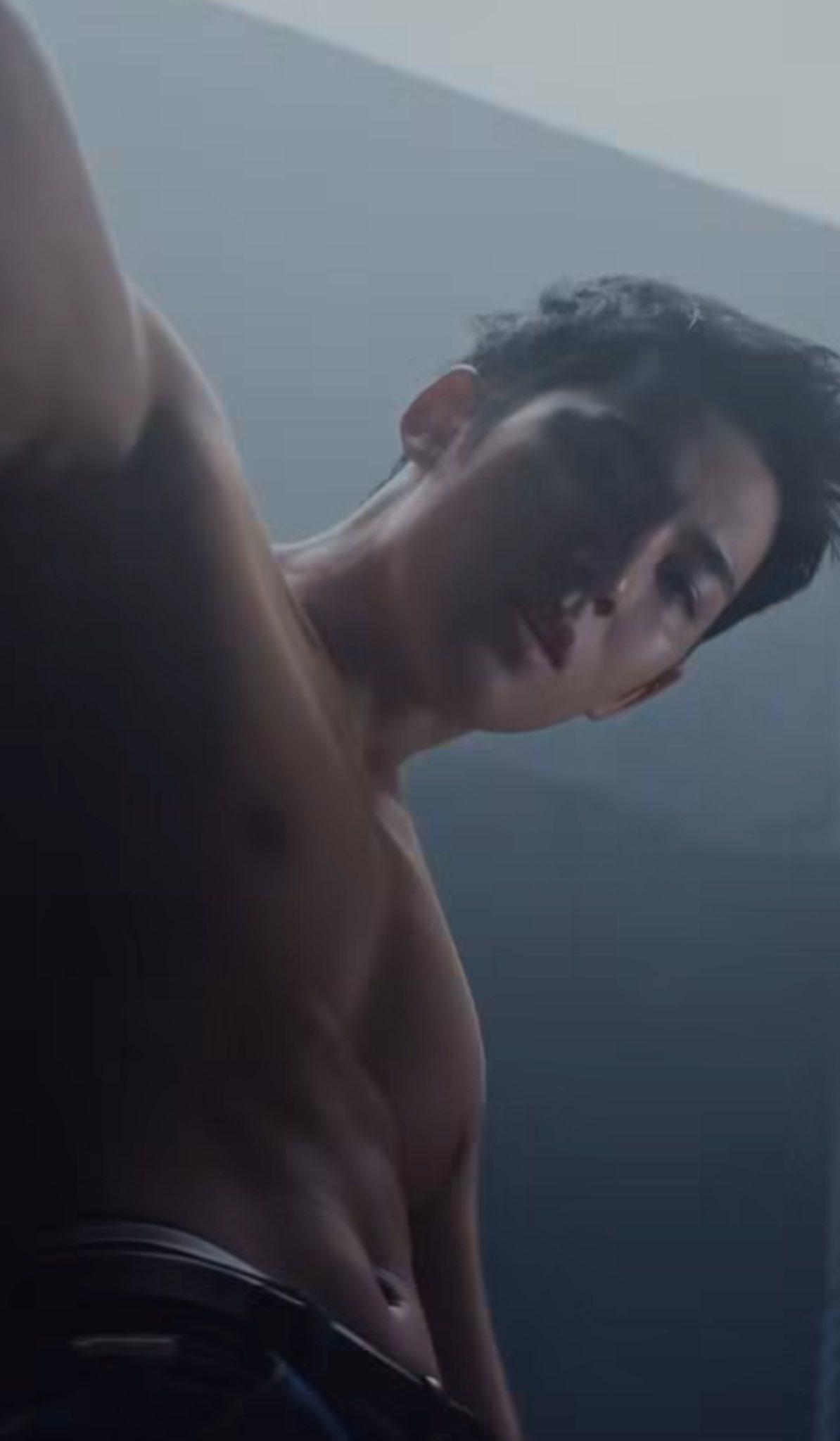 金珉奎為Calvin Klein再拍新廣告。