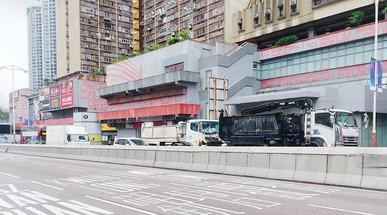 黃大仙龍翔道發生「串燒車禍」。(fb「車cam L(香港群組)」圖片)
