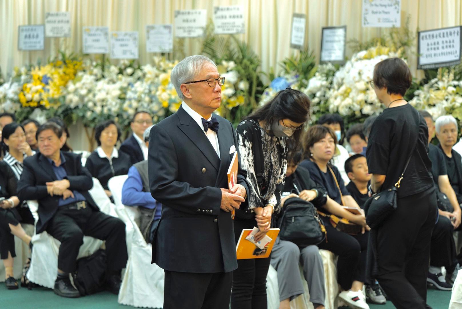 香港樹仁大學創校校監胡鴻烈離世,校方在北角香港殯儀館設靈,前行政長官曾蔭權致哀。(樹仁大學圖片)