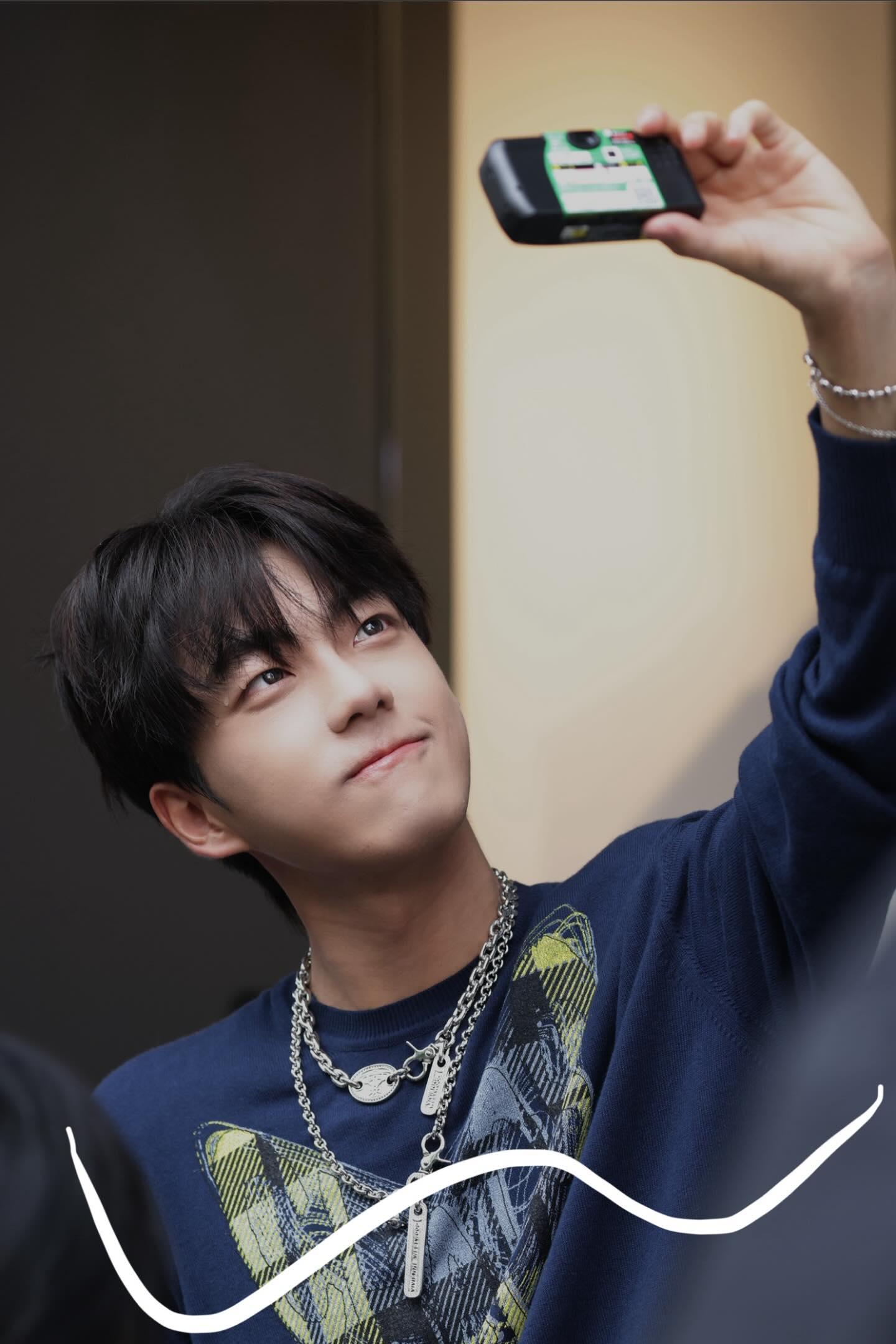 顏秋越到銅鑼灣出席活動,吸引大批粉絲到場。