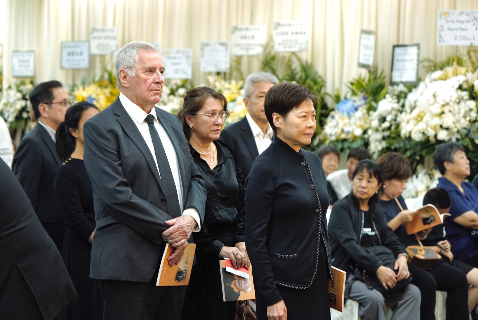 香港樹仁大學創校校監胡鴻烈離世,校方在北角香港殯儀館設靈,前行政長官林鄭月娥致哀。(樹仁大學圖片)