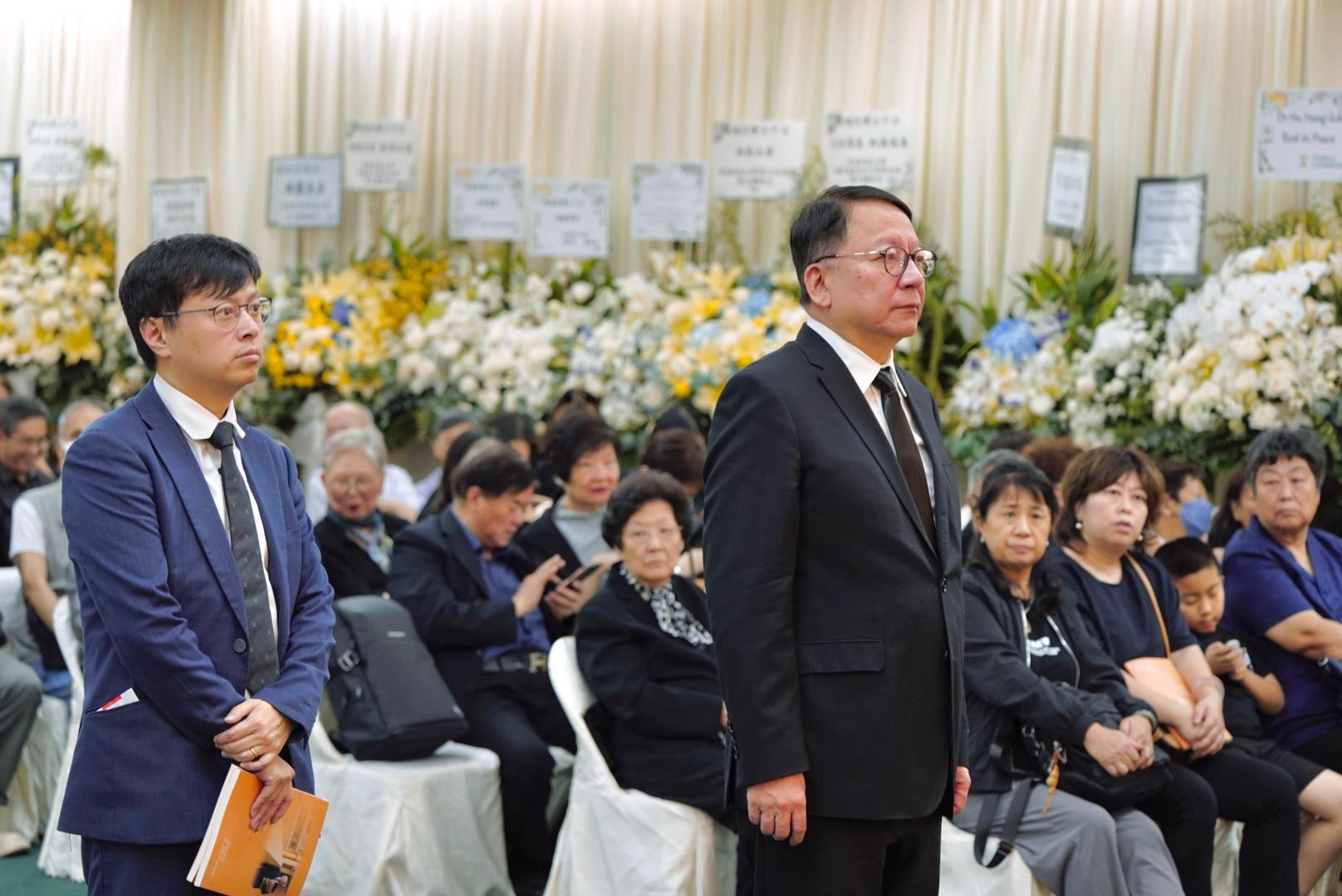 香港樹仁大學創校校監胡鴻烈離世,校方在北角香港殯儀館設靈,政務司司長兼仁大校友陳國基致哀。(樹仁大學圖片)