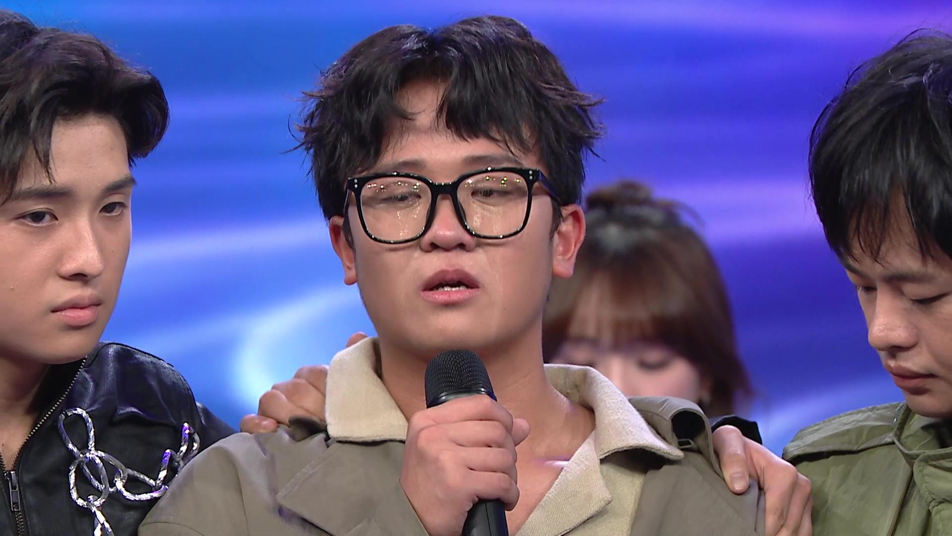 趙一霖被淘汰,自責哭成淚人。