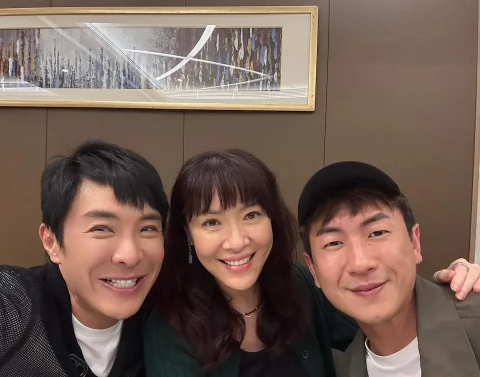 梁思浩生日,向海嵐跟馬貫東影合照。