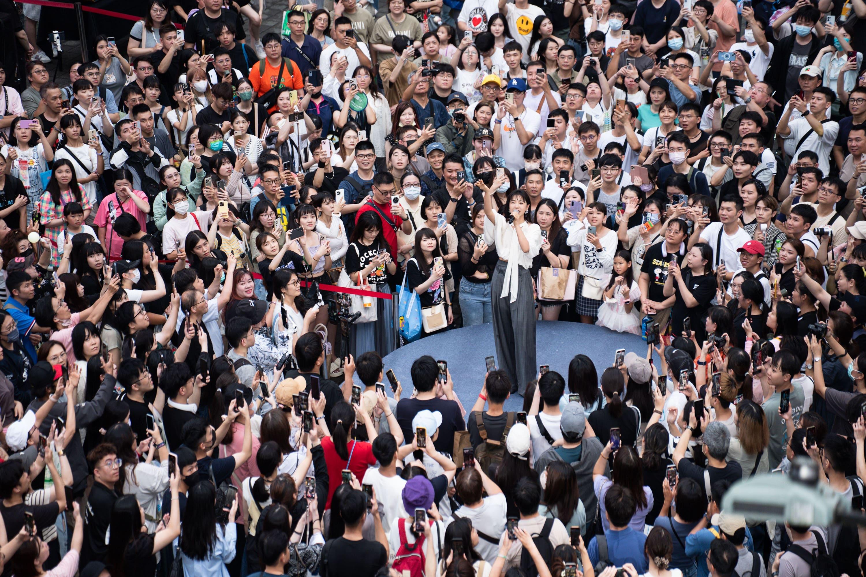 丁噹簽唱會滿滿人潮!