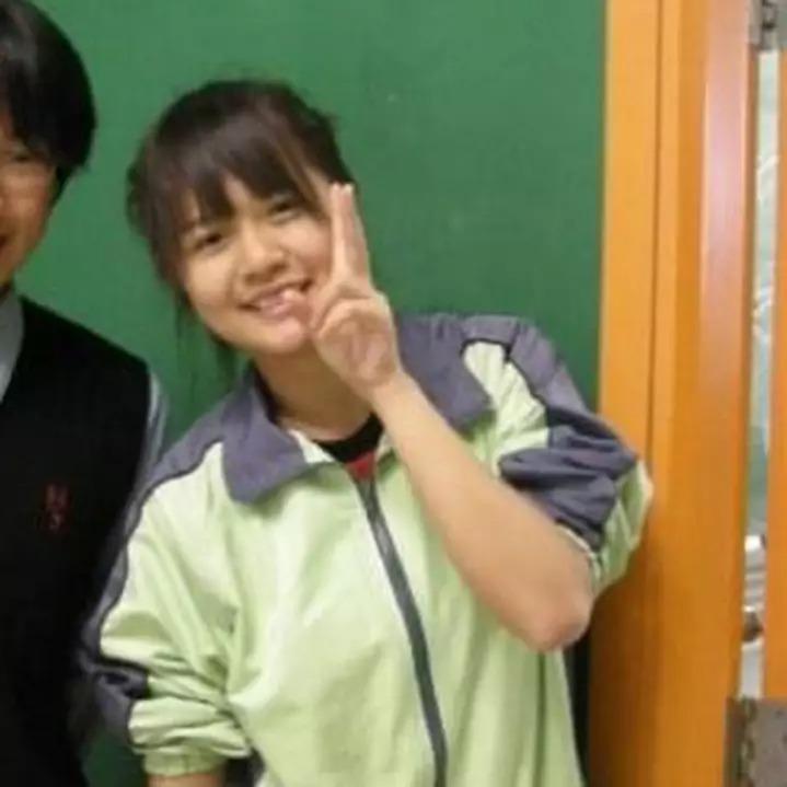 梁敏巧真學生Look。