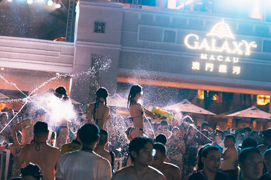 Tyson Yoshi現身水上派對 3,000人前唱到high