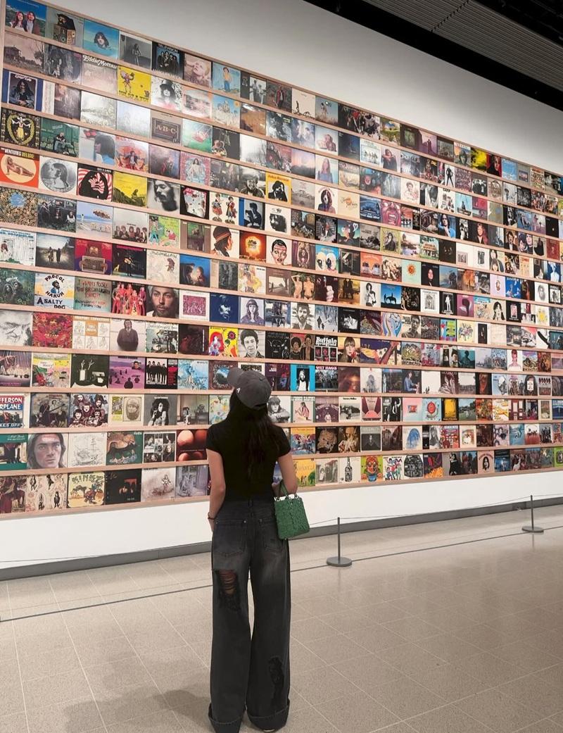 Jisoo@BLACKPINK參觀奈良美智展 奈良回應:佢好認真睇 超開心