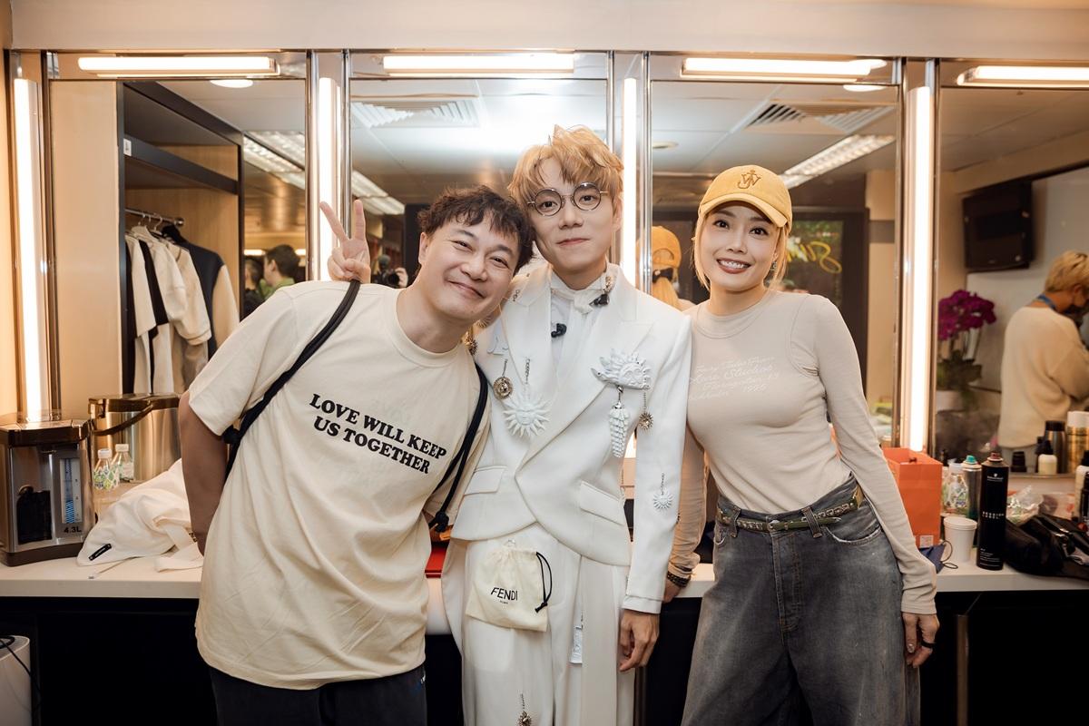 林家謙演唱會|莫文蔚為全裸封面碟簽名 家謙:我下隻碟會咁影