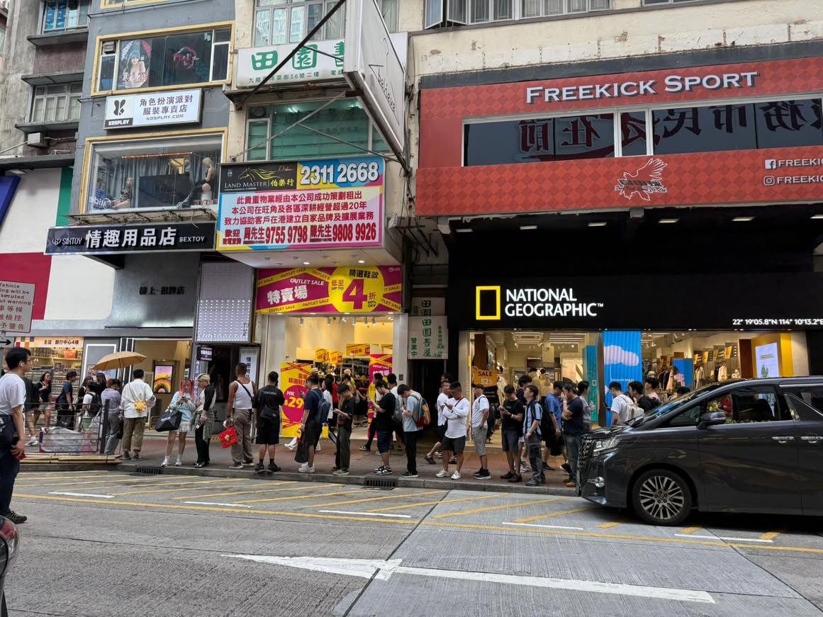 波多野結衣旺角舉行見面會,期間街頭出現人龍。