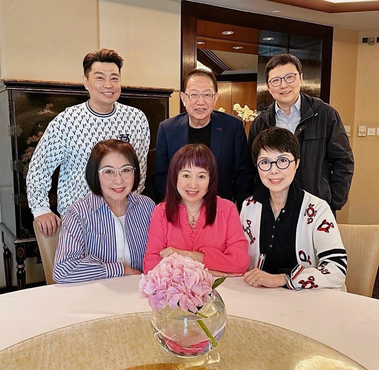 關菊英近年亦有參加圈中好友聚會!